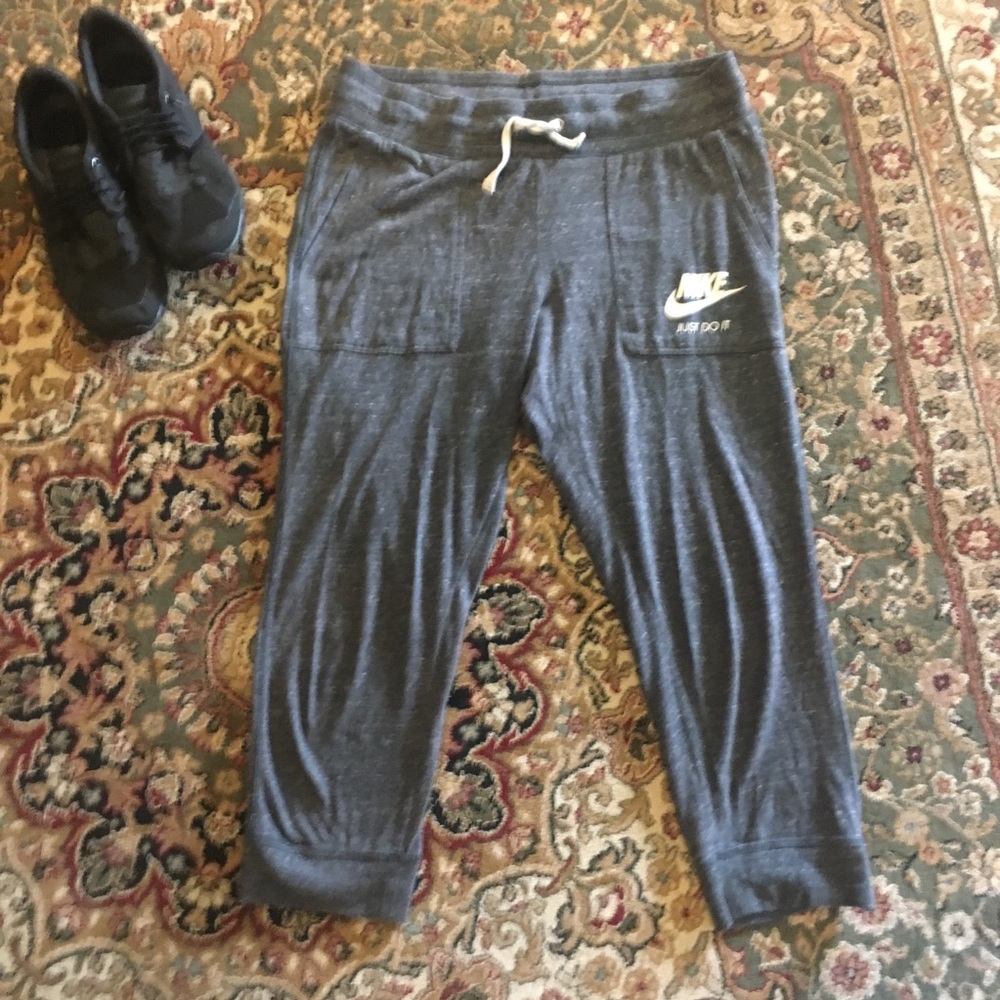 Nike capri jogging pants